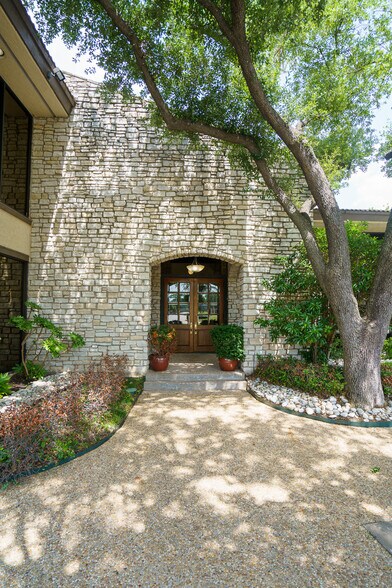 More Photos Of 16250 Knoll Trail Dr, Dallas Office For Lease
