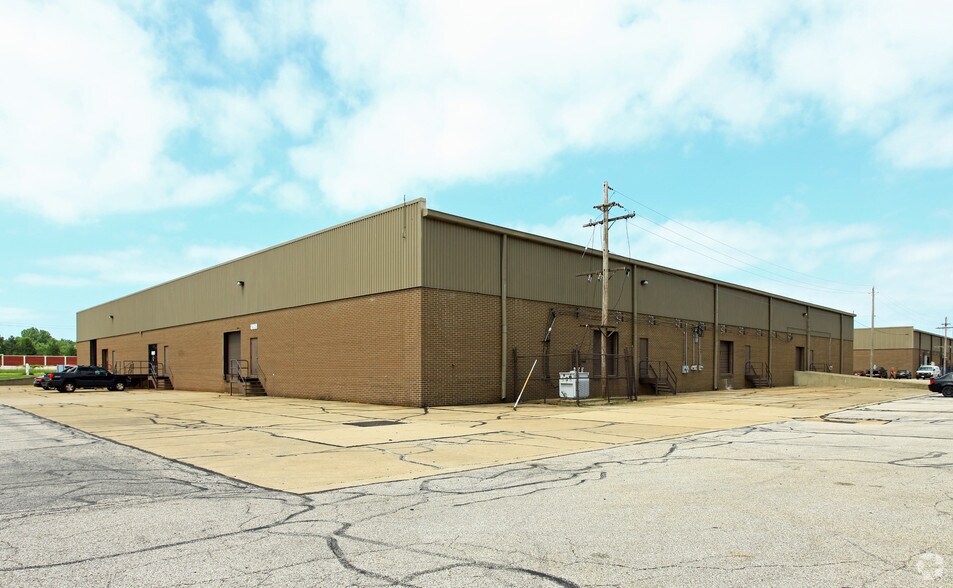 More Photos Of 7710-7722 Tyler Blvd, Mentor Warehouse For Lease