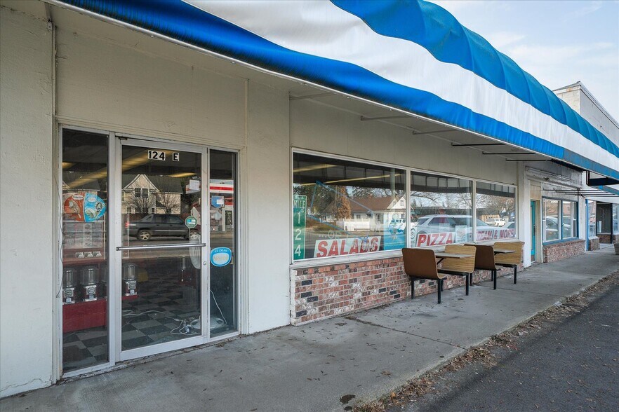 More Photos Of 120-124 E Crawford St, Deer Park Freestanding For Sale