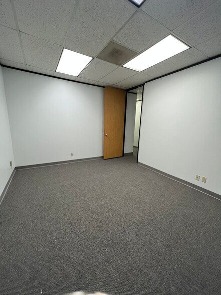 More Photos Of 3033 Chimney Rock Dr, Houston Office For Lease