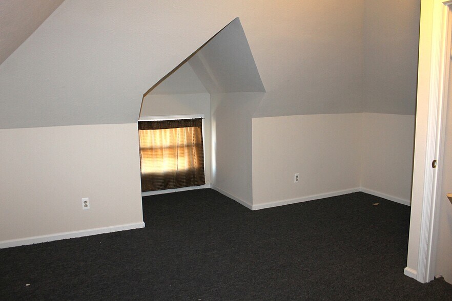 More Photos Of 988 E 185th St, Cleveland Office For Sale