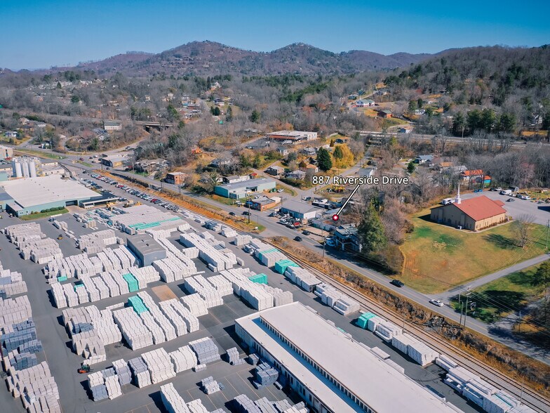 More Photos Of 887 Riverside Dr, Woodfin Auto Repair For Sale