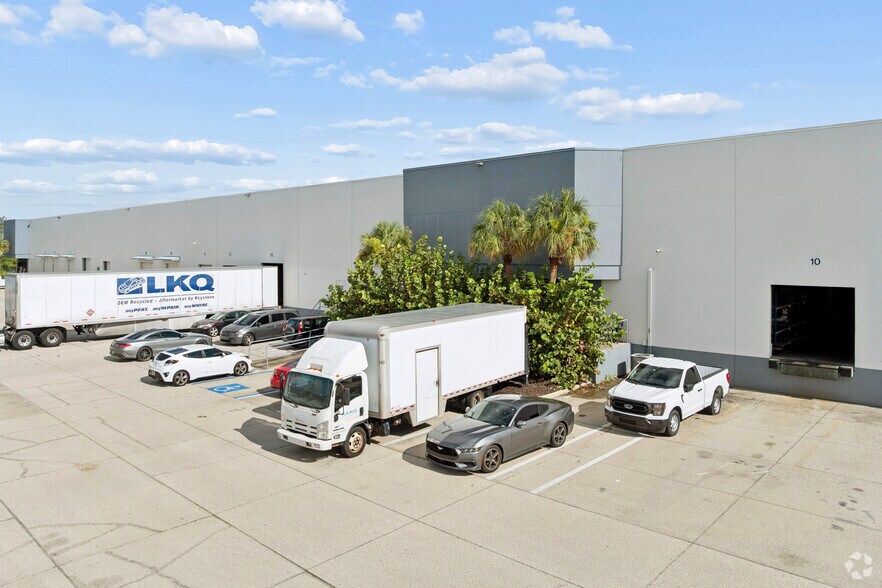 More Photos Of 9862-9876 Currie Davis Dr, Tampa Unknown For Lease