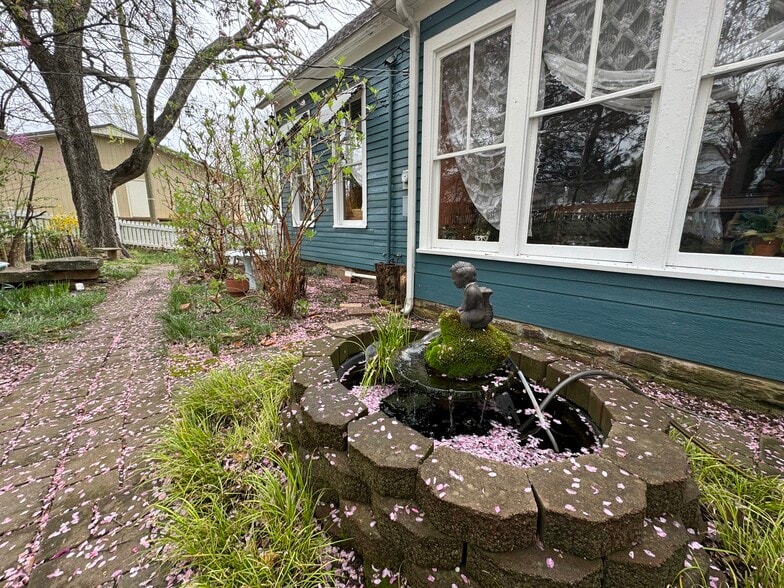 More Photos Of 224 W Chickasaw St, Tahlequah Hospitality For Sale