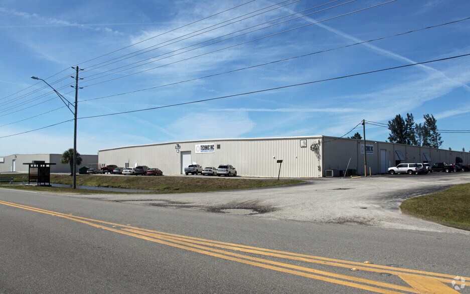 More Photos Of 12200 34th St N, Clearwater Warehouse For Lease