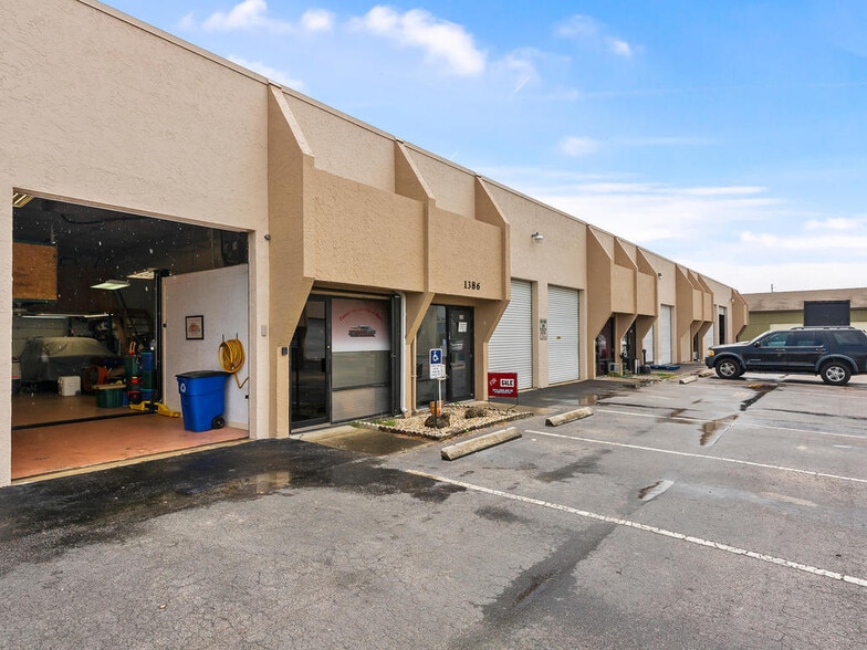 More Photos Of 1360-1396 SE Huffman Rd, Port Saint Lucie Warehouse For Lease