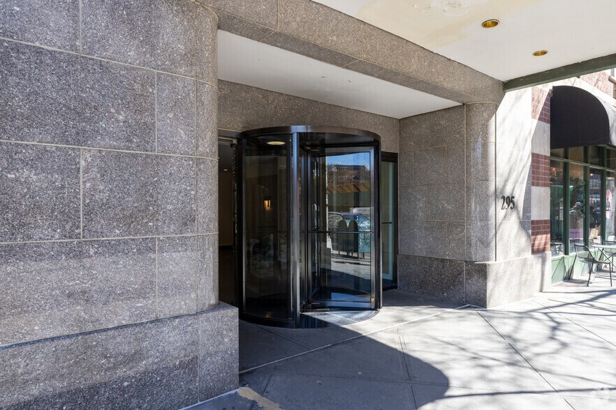 More Photos Of 295 Greenwich St, New York Apartments For Lease