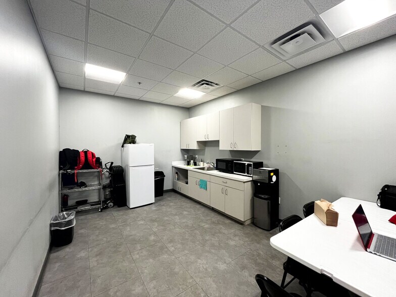 More Photos Of 8 Sonny Perdue Dr, Garden City Distribution For Lease