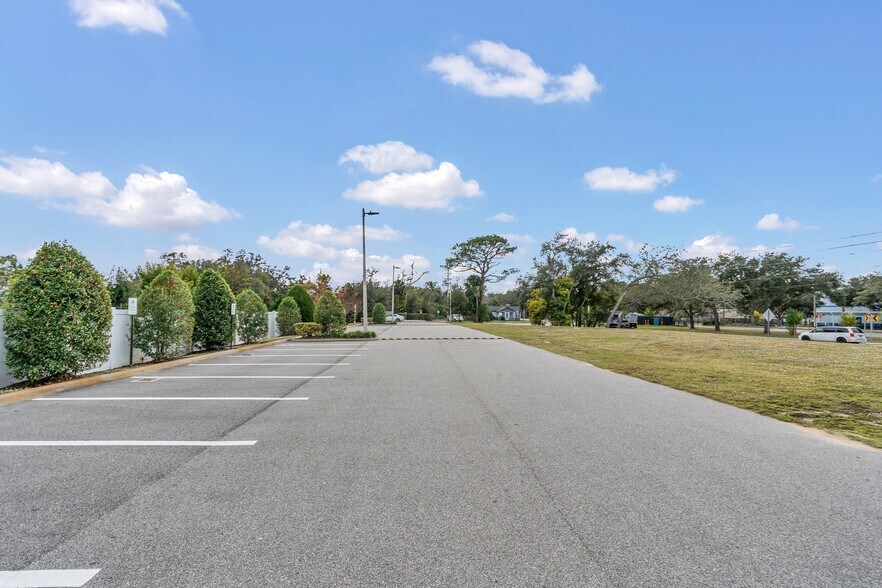 More Photos Of 131 S Country Club Rd, Lake Mary Office For Sale