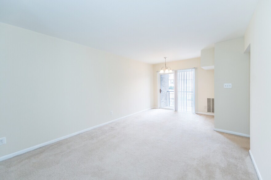 More Photos Of 300-302 W Glebe Rd, Alexandria Apartments For Sale