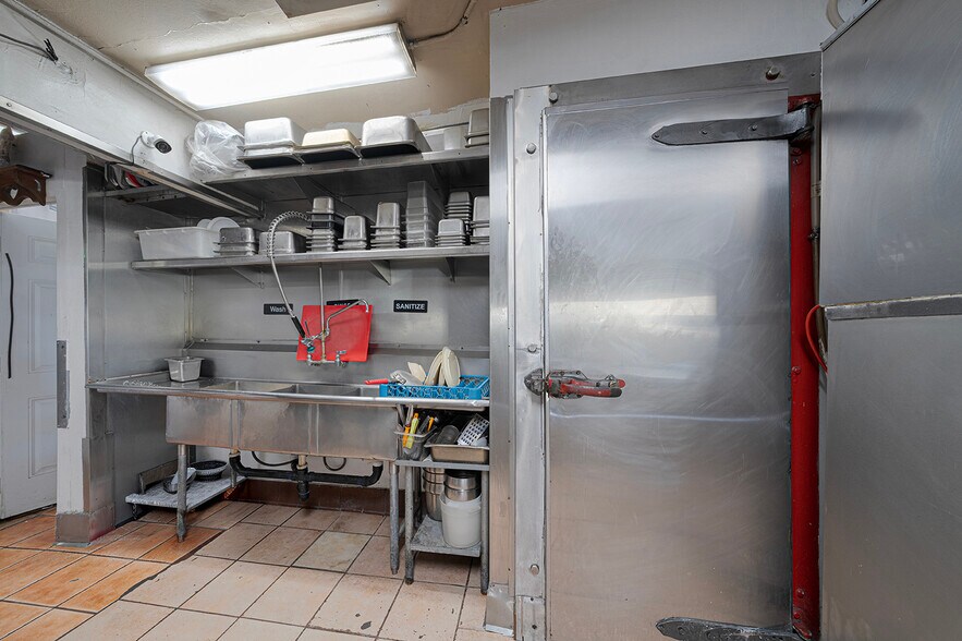 More Photos Of 201 W Whittier Blvd, Montebello Freestanding For Sale