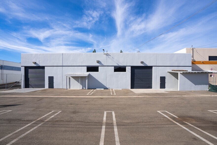 More Photos Of 8950-8954 Lurline Ave, Chatsworth Light Manufacturing For Lease