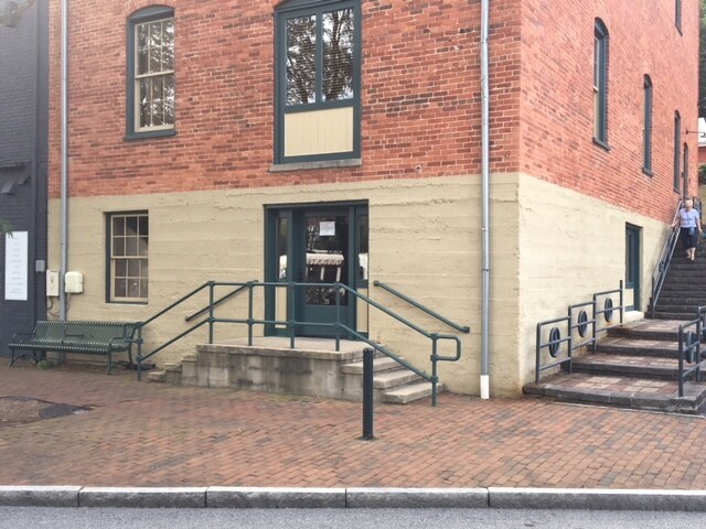 Primary Photo Of 29 Byers St, Staunton Storefront Retail Residential For Lease
