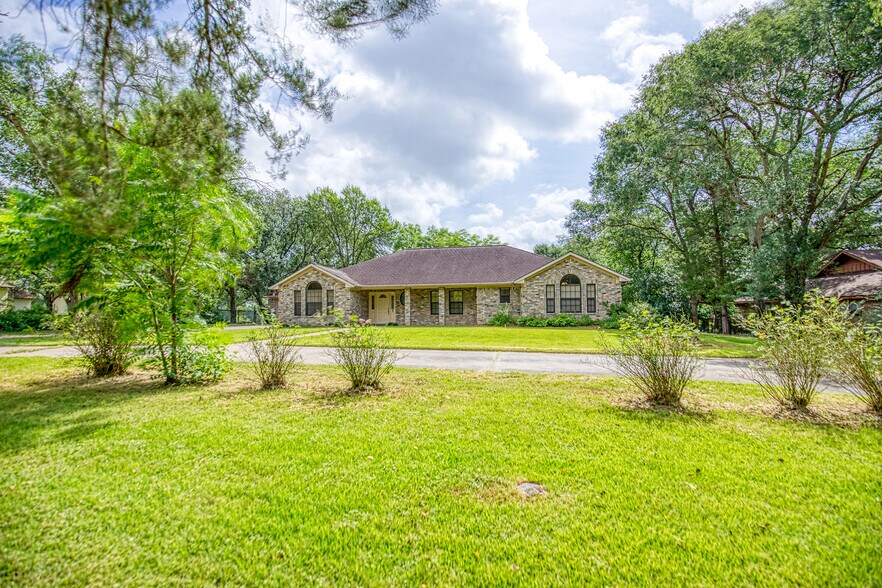 More Photos Of 655 Farmers Rd, Brenham Loft Creative Space For Sale