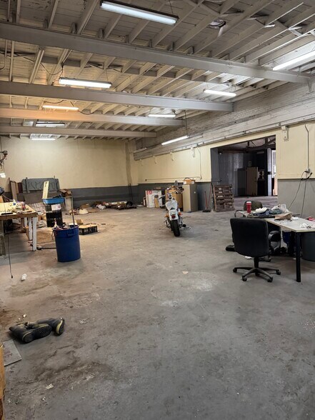 More Photos Of 226-232 Rivas St, San Antonio Manufacturing For Sale