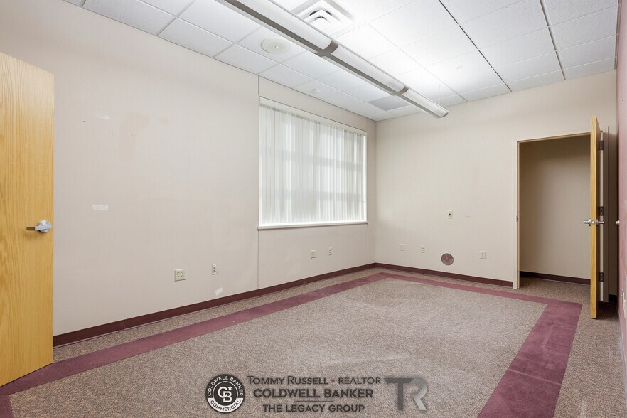 More Photos Of 733 Landmark Dr, Casper Medical For Sale