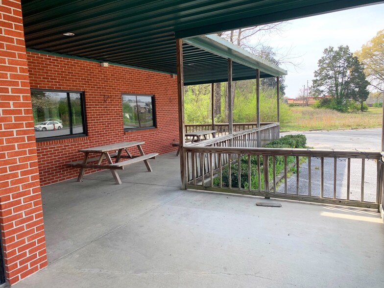 More Photos Of 39622 Highway 25, Harpersville Restaurant For Sale