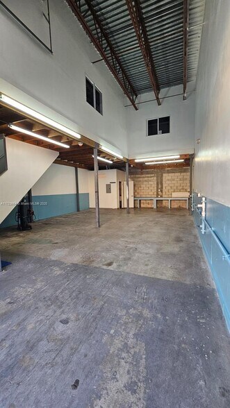 More Photos Of 1723-1745 W 37th St, Hialeah Showroom For Sale