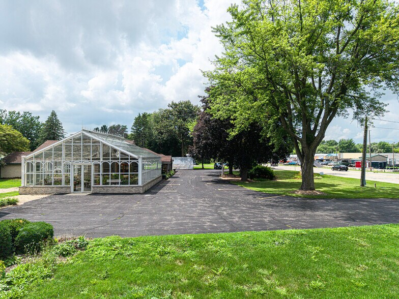 More Photos Of 1126 E State St, Sycamore Storefront Retail Residential For Lease