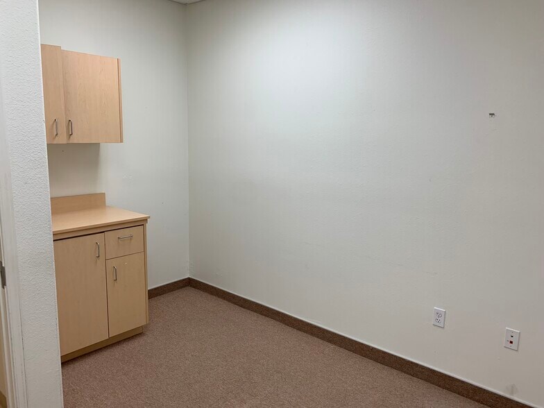 More Photos Of 35400 Bob Hope Dr, Rancho Mirage Medical For Sale