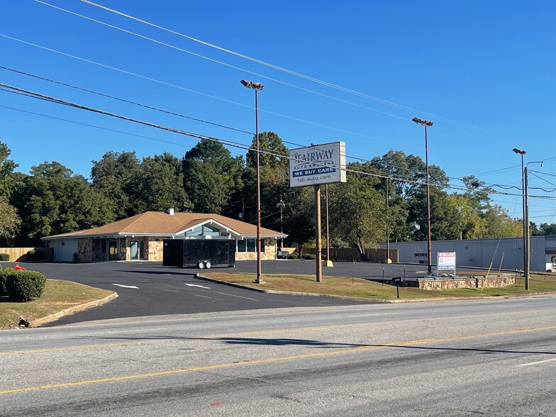 Primary Photo Of 3600 Pepperell Pky, Opelika Veterinarian Kennel For Sale