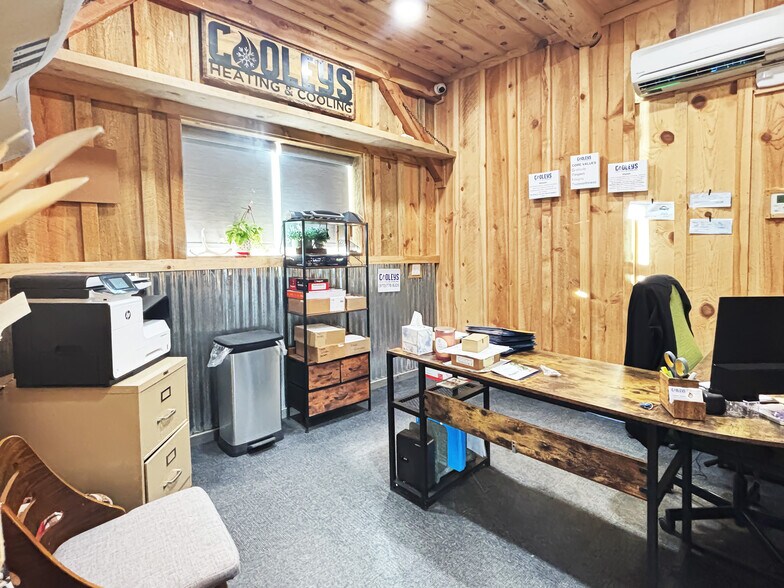 More Photos Of 350-352 E Bridge St, Hotchkiss Office For Lease