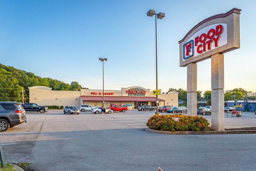 More Photos Of 319 Chickamauga Ave, Rossville Supermarket For Lease