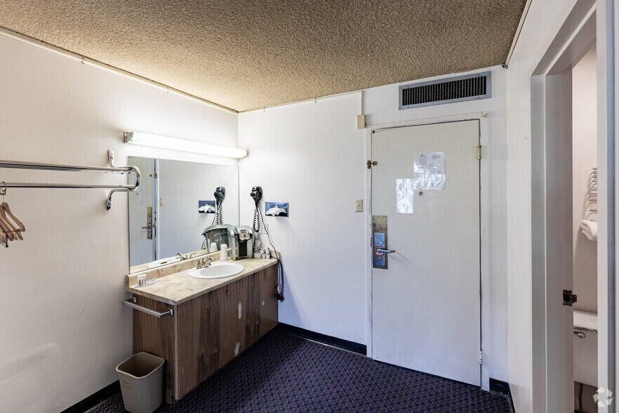 415 W Beauregard Ave, San Angelo, TX 76903 Hotel For Sale