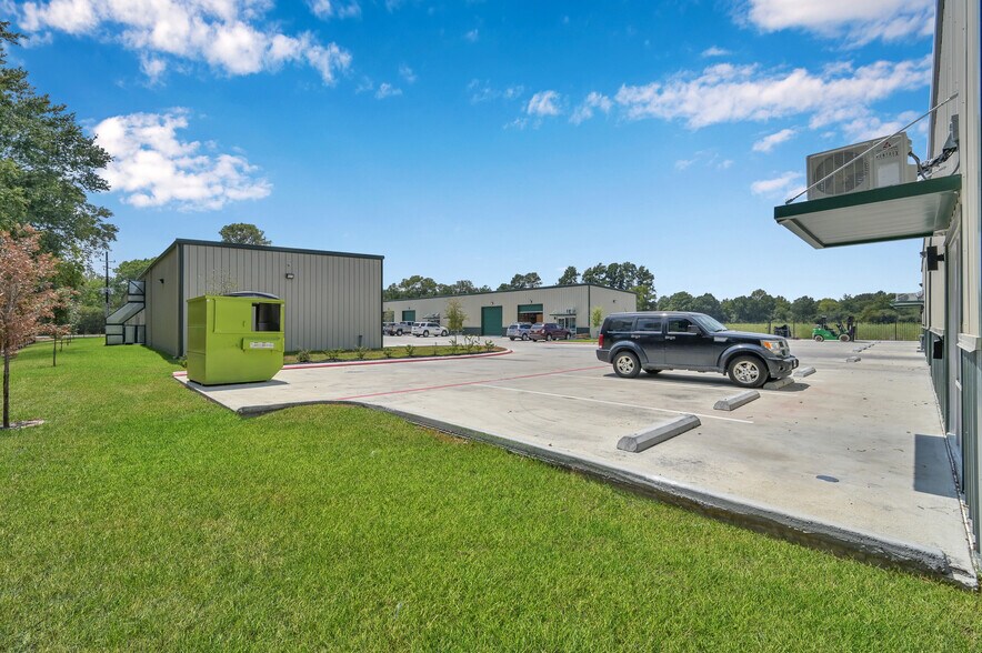 More Photos Of 503 Hufsmith, Tomball Warehouse For Lease