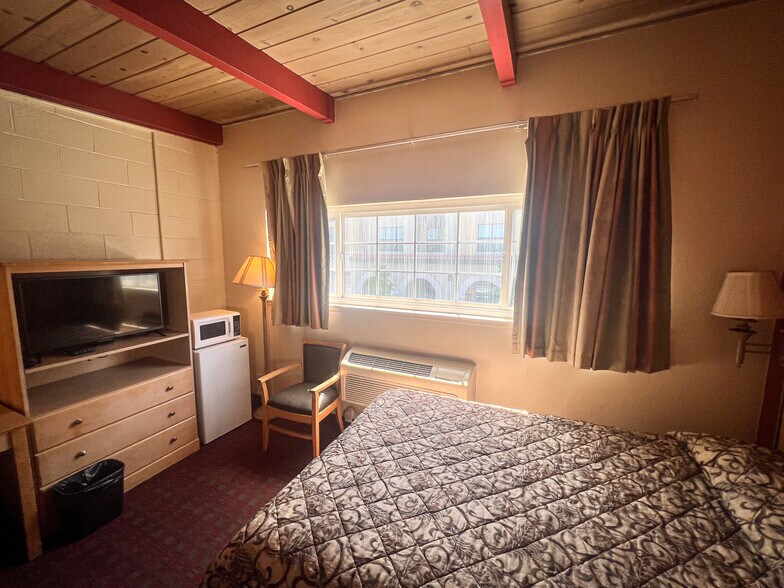 More Photos Of 1140 Morse Blvd, San Carlos Hotel For Sale