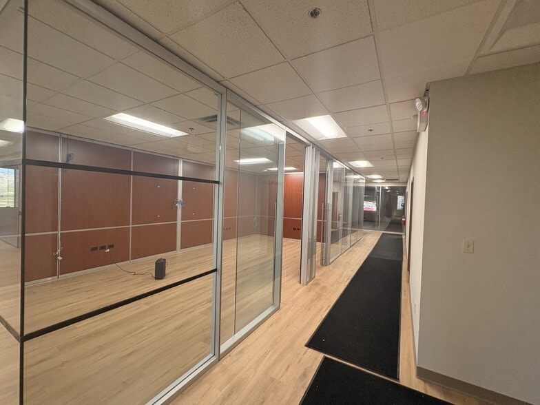 More Photos Of 22555 Ascoa Ct, Strongsville Warehouse For Lease