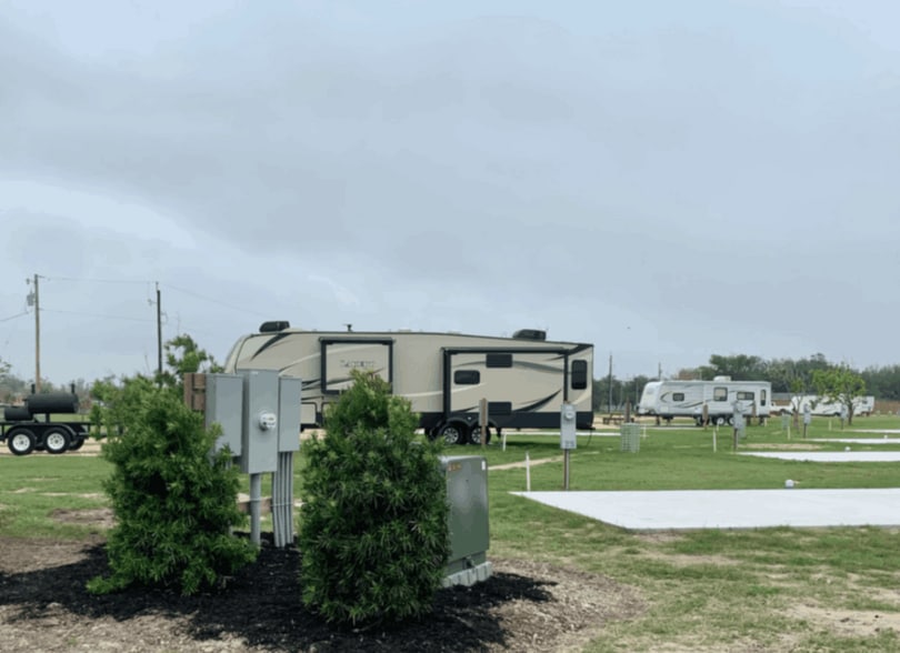 More Photos Of 1543 FM 1781, Rockport Trailer Camper Park For Sale