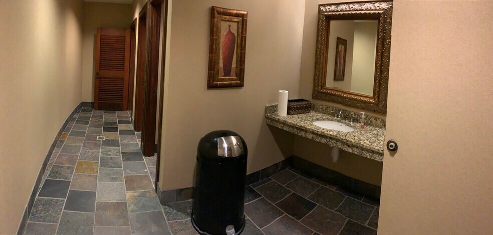 More Photos Of 215 Sheraton Blvd, Macon-Bibb Medical For Lease