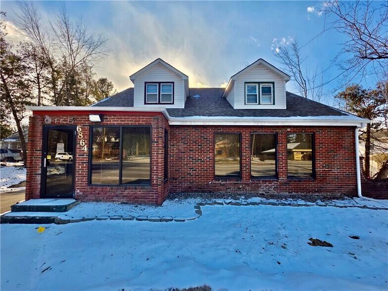 Primary Photo Of 6864 E Genesee St, Fayetteville Office Residential For Lease