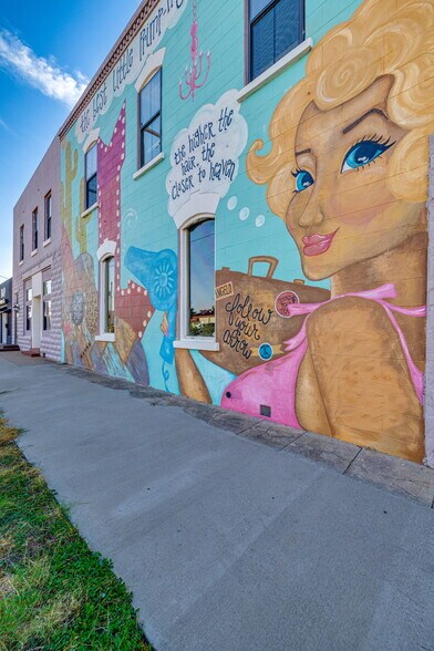 More Photos Of 318 N Chadbourne St, San Angelo Storefront For Sale