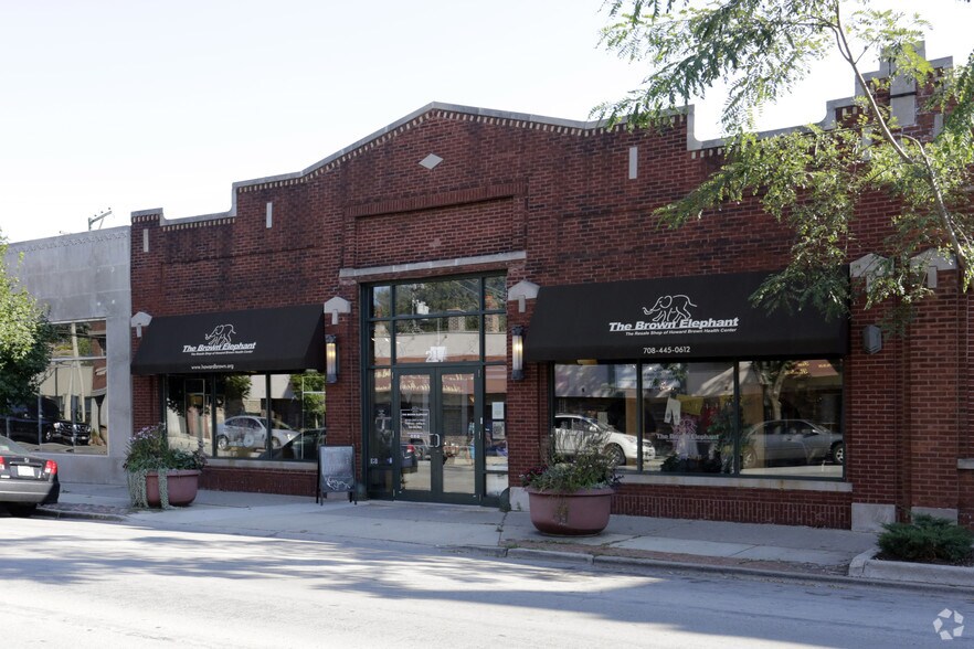 Primary Photo Of 217 Harrison St, Oak Park Storefront For Lease