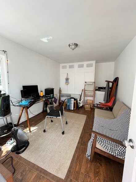 More Photos Of 1201 S Cloverdale Ave, Los Angeles Apartments For Sale