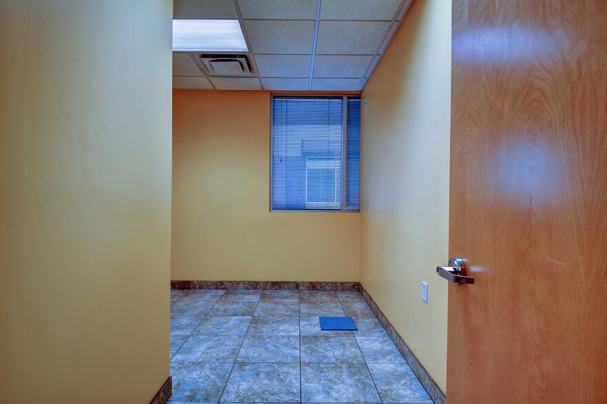 More Photos Of 15288 W Brookside Ln, Surprise Office For Lease