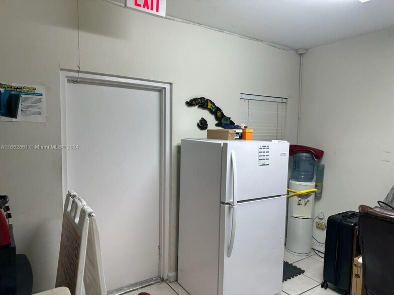 More Photos Of 1767 W 37th St, Hialeah Warehouse For Sale