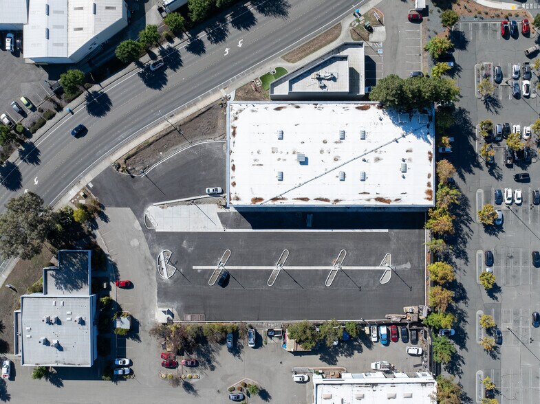 More Photos Of 5801 Redwood Dr, Rohnert Park Distribution For Lease