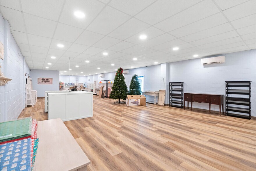 More Photos Of 1700 Highway 35 N, Rockport Storefront Retail Office For Sale