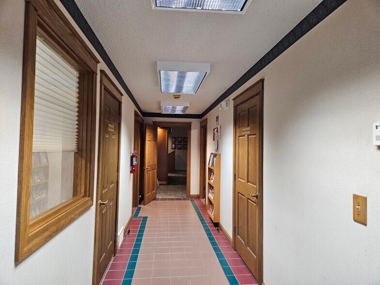 More Photos Of 3165 Cabaret Trl S, Saginaw Office For Sale