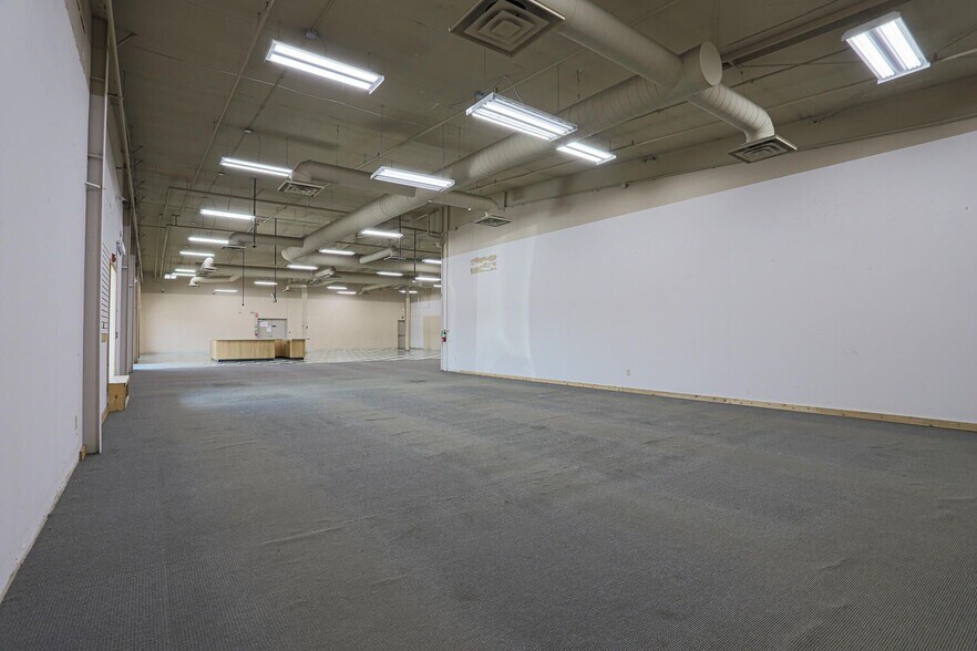 More Photos Of 4040 S Expressway, Council Bluffs Convenience Store For Lease