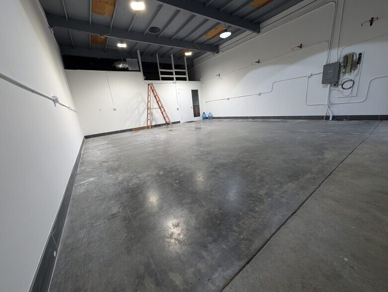 More Photos Of 200 Valley Dr, Brisbane Flex For Lease