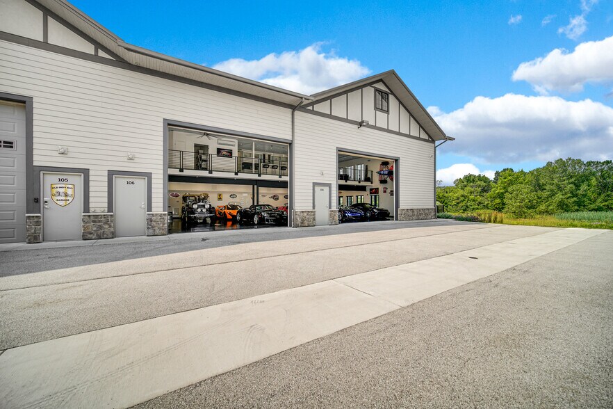 More Photos Of 2108-2260 Ferry Rd, Naperville Showroom For Sale