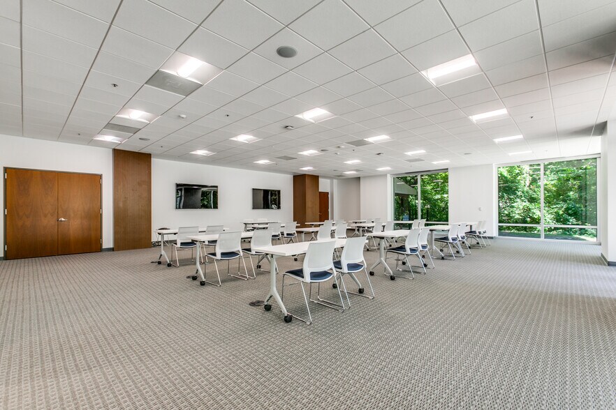 More Photos Of 2400 N Glenville Dr, Richardson Office For Lease