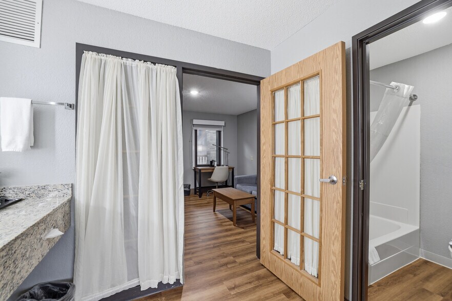 More Photos Of 4675 White Bear Pky, White Bear Lake Hotel For Sale