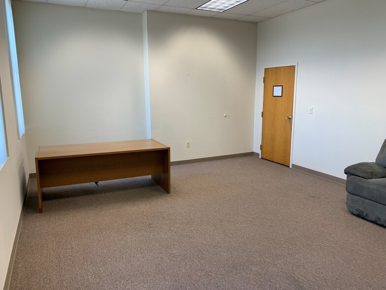 More Photos Of 435 Lancaster St, Leominster Office For Lease
