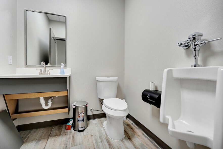 More Photos Of 2316 County Rd 130 rd, Midland Warehouse For Lease