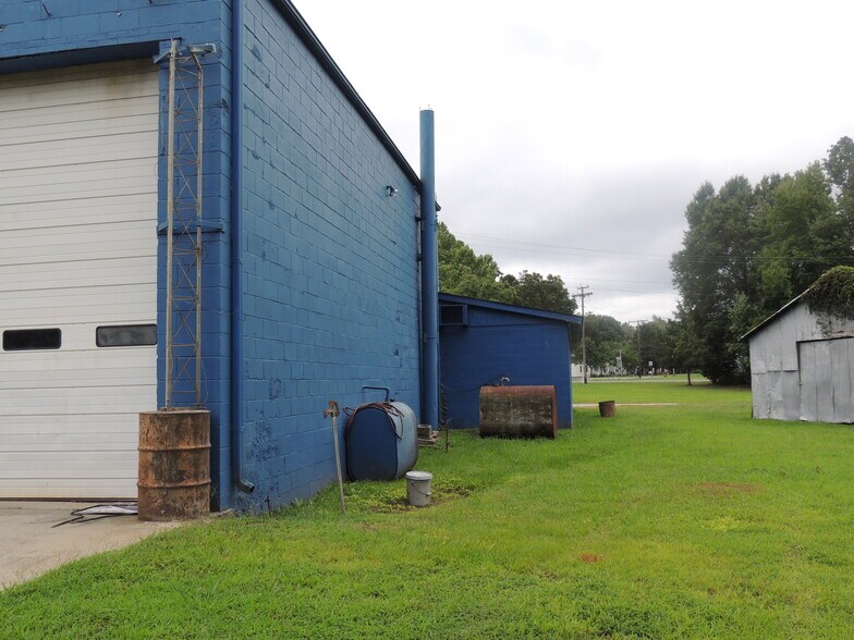 More Photos Of 10353 Doyle Blvd, Mckenney Auto Repair For Sale